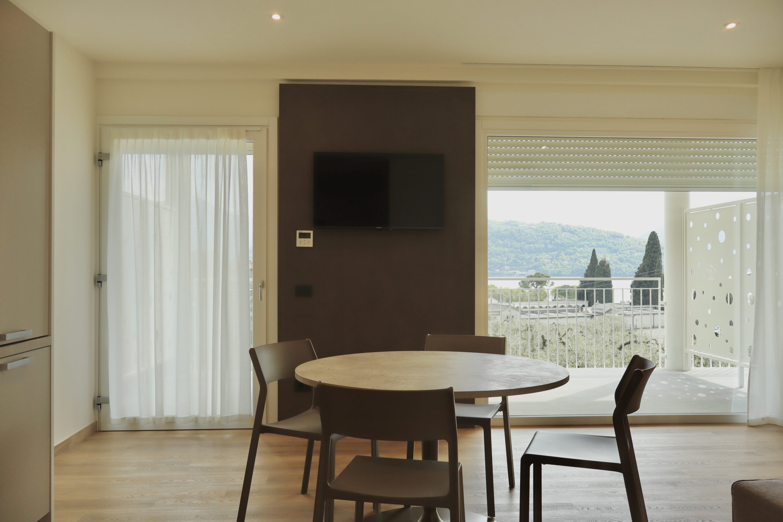 Zona giorno monolocale deluxe - Appartamenti Lago d’Iseo