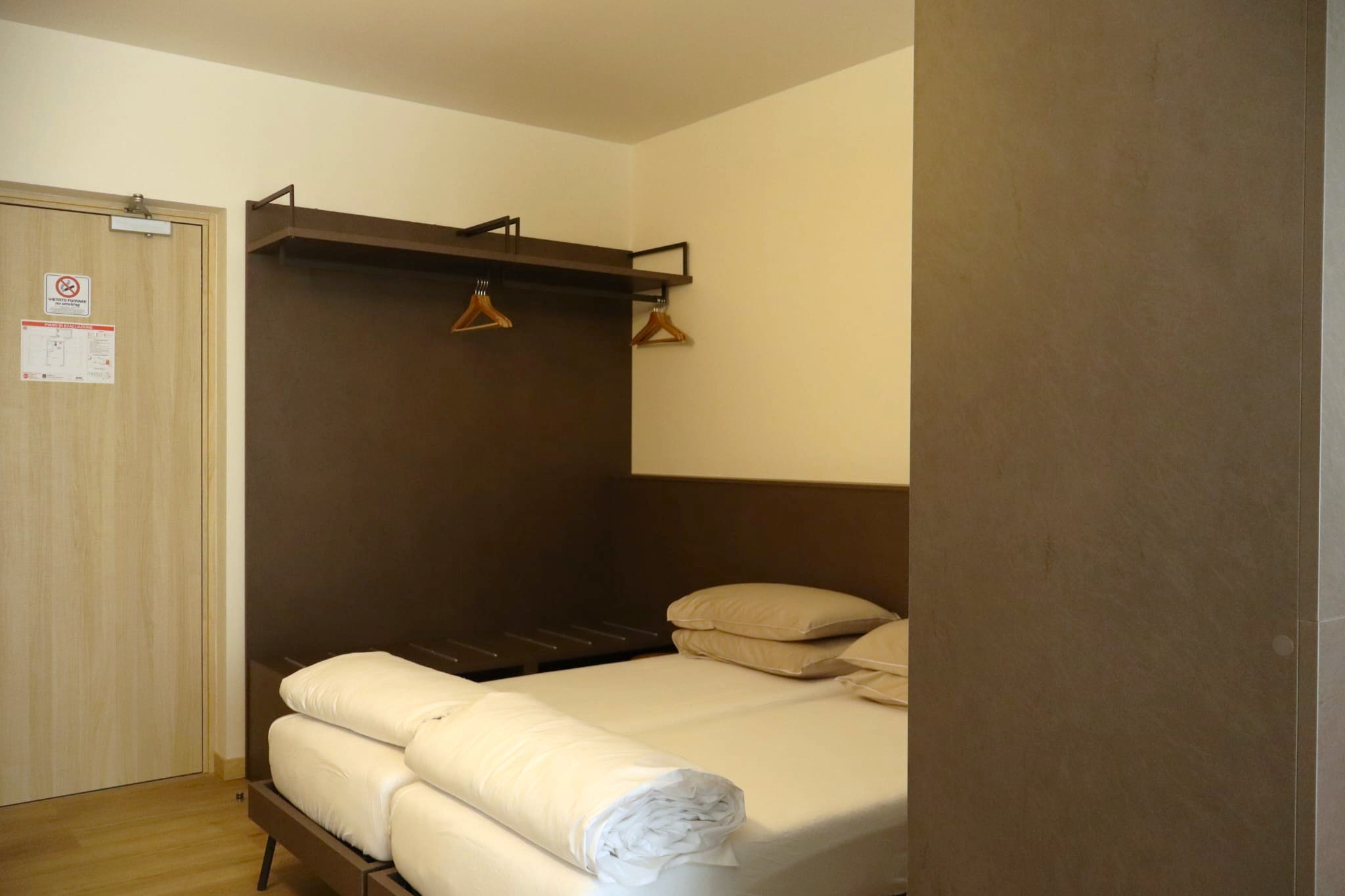 Zona notte monolocale Standard con balcone - Appartamenti Lago d’Iseo