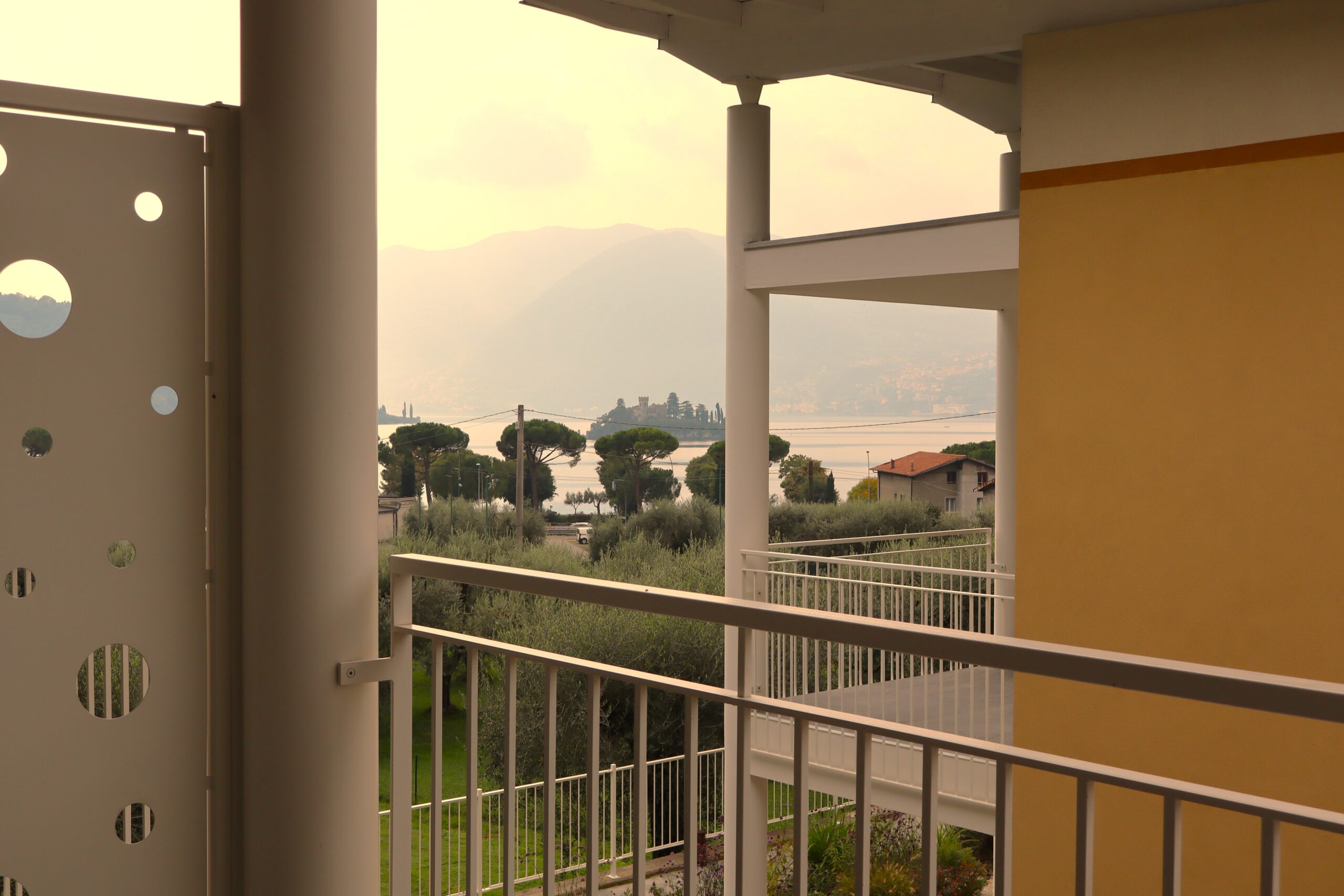 Vista lago monolocale Standard con balcone - Appartamenti Lago d’Iseo